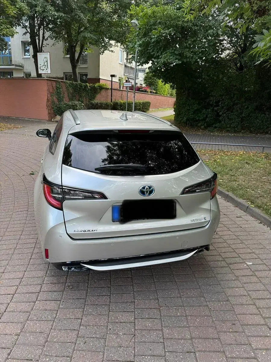 Gebraucht Toyota Corolla Team 184 PS (135 kW) 2021 Silber Kombi