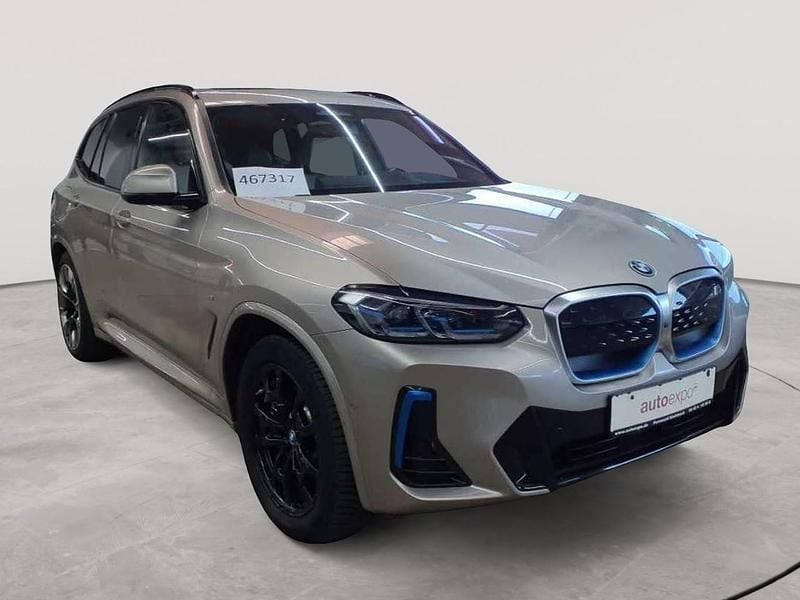 Gebraucht BMW iX3 Impressive 210 kW (286 PS) 2023 Kaschmirsilber metallic SUV