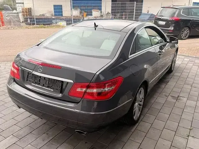 Gebraucht Mercedes E350 Avantgarde 231 PS (169 kW) 2011 Grau Coupé