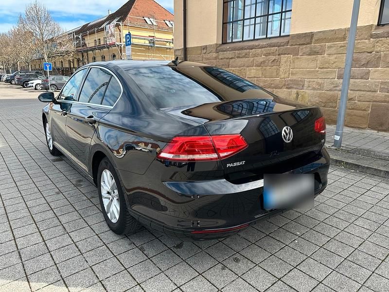 Gebraucht VW Passat Comfortline 150 PS (110 kW) 2017 Schwarz Limousine