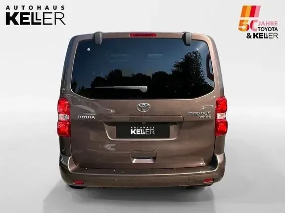 Gebraucht Toyota Proace Verso Team 177 PS (130 kW) 2022 Brown rich oak Kombi