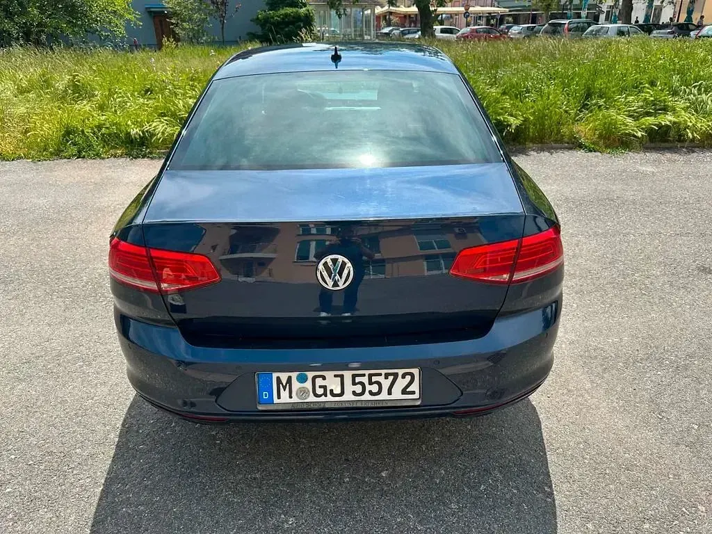 Gebraucht VW Passat Highline 150 PS (110 kW) 2015 Blau Limousine