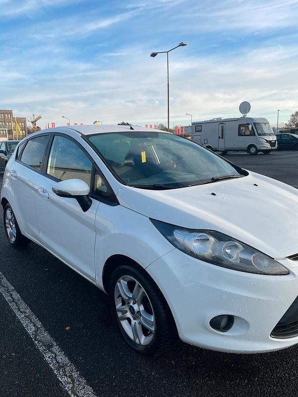 Weiß Gebraucht 2011 Ford Fiesta Viva Kleinwagen | 4.500 € (Fairer Preis) - Bild 1/4