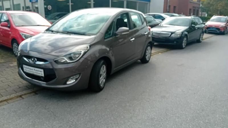 Braun Gebraucht 2013 Hyundai ix20 Edition Kleinwagen | 7.999 € (Etwas zu teuer) - Bild 1/4