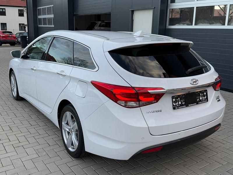 Gebraucht Hyundai i40 Premium 141 PS (103 kW) 2016 Weiß Kombi