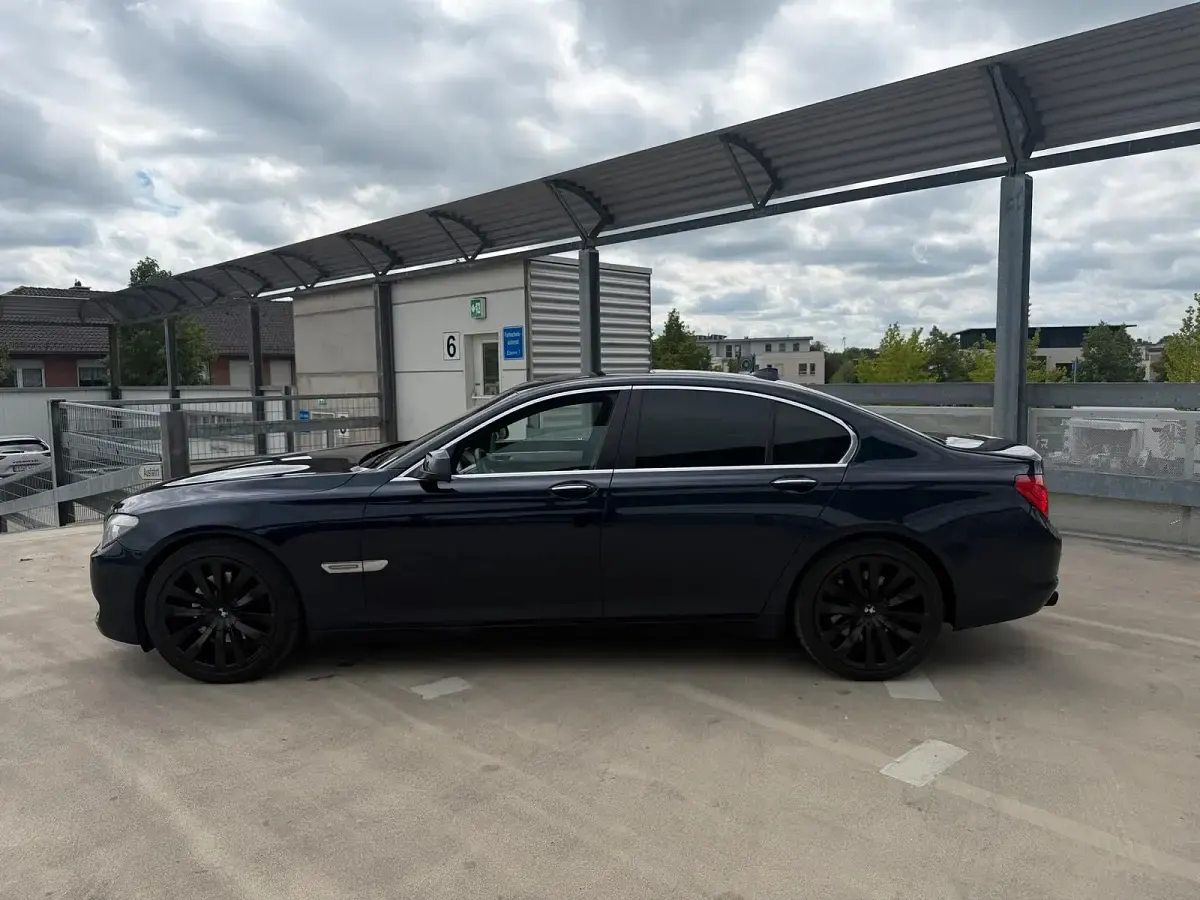 Gebraucht BMW 730 245 PS (180 kW) 2009 Blau Limousine