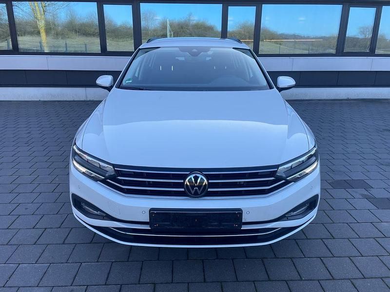 Gebraucht VW Passat Business 150 PS (110 kW) 2022 Weiß Kombi