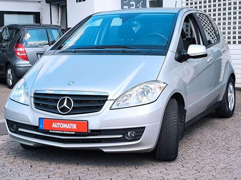 Gebraucht Mercedes A180 109 PS (80 kW) 2012 Polarsilber  metalliclack Kleinwagen