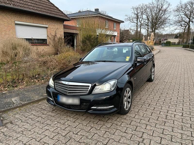 Gebraucht Mercedes C220 170 PS (125 kW) 2011 Schwarz Kombi