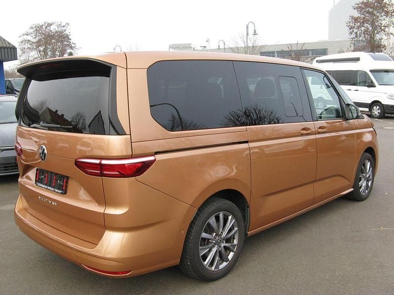 Second-hand VW Multivan Life 150 CP (110 kW) 2024 Maro Monovolum