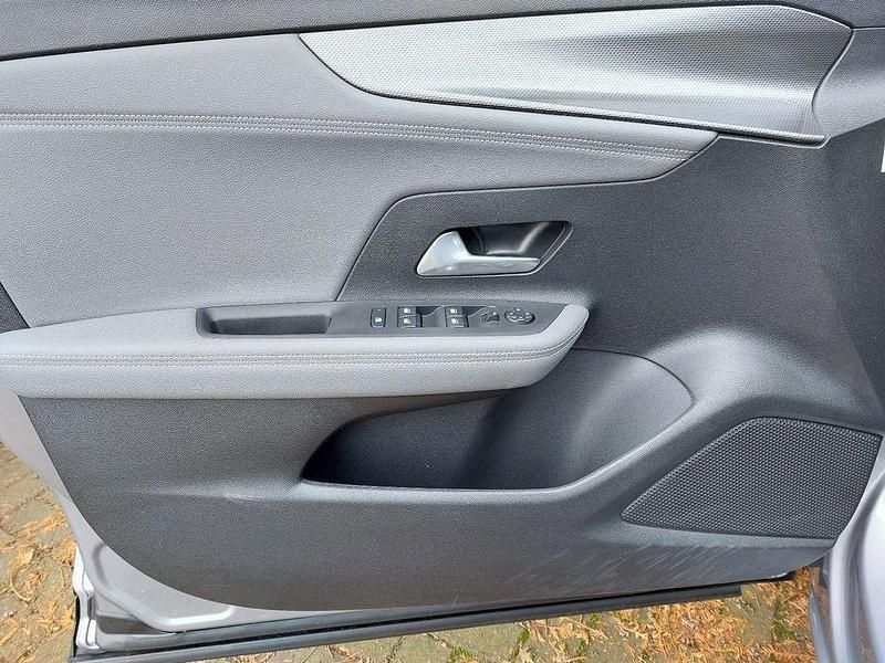 Gebraucht Opel Mokka-e Elegance 100 kW (136 PS) 2021 Kontrast grau/quarz silber SUV