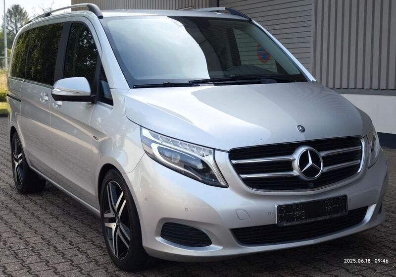Brillantsilber metallic Gebraucht 2015 Mercedes V250 Avantgarde Van / Kleinbus | 27.500 € (Fairer Preis) - Bild 1/4