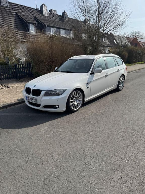 Gebraucht BMW 330 Performance 245 PS (180 kW) 2011 Weiß Kombi