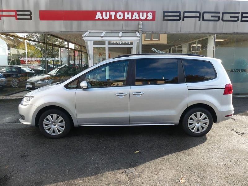 Silber Gebraucht 2010 VW Sharan Trendline Van / Kleinbus | 8.990 € (Fairer Preis) - Bild 1/4