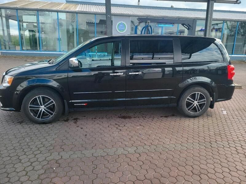 Schwarz Gebraucht 2016 Dodge Grand Caravan Van / Kleinbus | 14.999 € - Bild 1/4