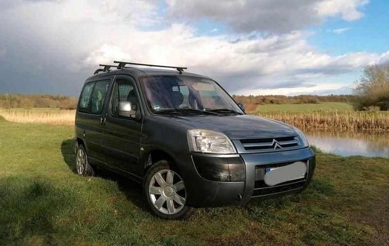 Grau Gebraucht 2007 Citroën Berlingo Style Van / Kleinbus | 1.500 € (Superpreis) - Bild 1/4
