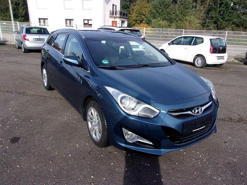 Blau Gebraucht 2013 Hyundai i40 Kombi | 7.900 € (Fairer Preis) - Bild 1/4