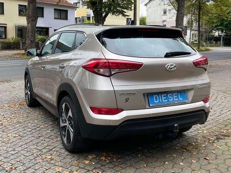 Gebraucht Hyundai Tucson Style 141 PS (103 kW) 2016 White sand SUV