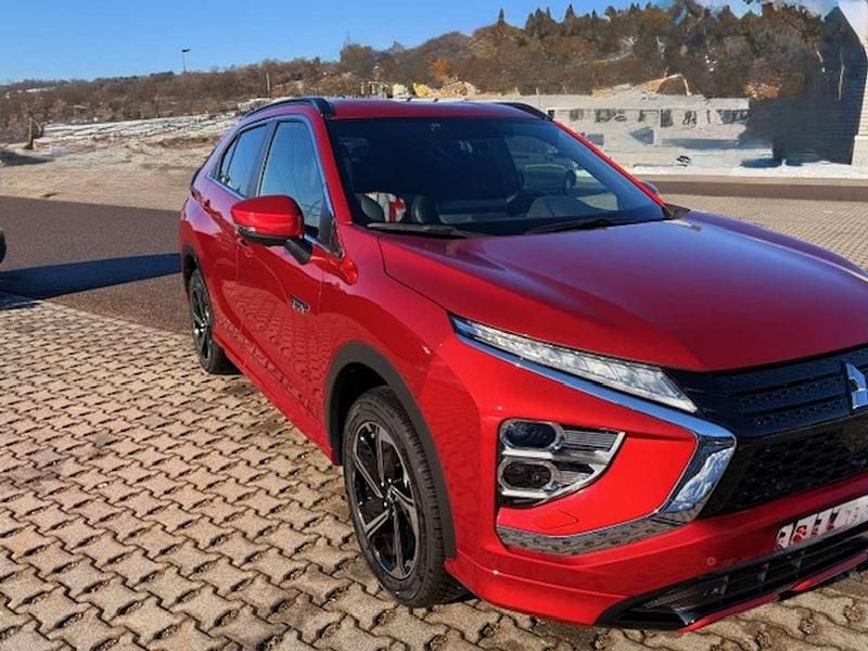 Gebraucht Mitsubishi Eclipse Basis 188 PS (138 kW) 2025 Rot Van / Kleinbus