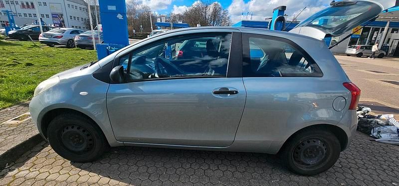 Gebraucht Toyota Yaris 69 PS (50 kW) 2007 Grau Kleinwagen