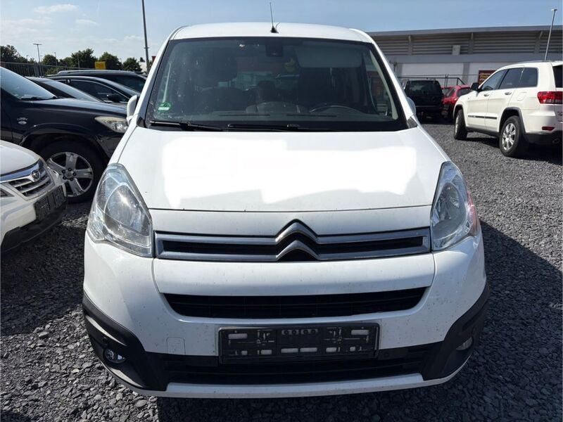 Weiß Gebraucht 2017 Citroën Berlingo Feel Van / Kleinbus | 5.450 € (Guter Preis) - Bild 1/4