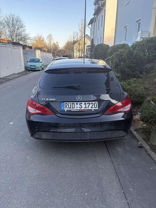 Gebraucht Mercedes CLA180 122 PS (89 kW) 2018 Schwarz Limousine