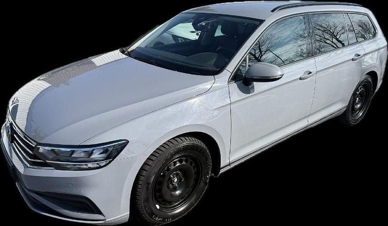Gebraucht VW Passat Basis 122 PS (89 kW) 2022 Mondsteingrau Kombi