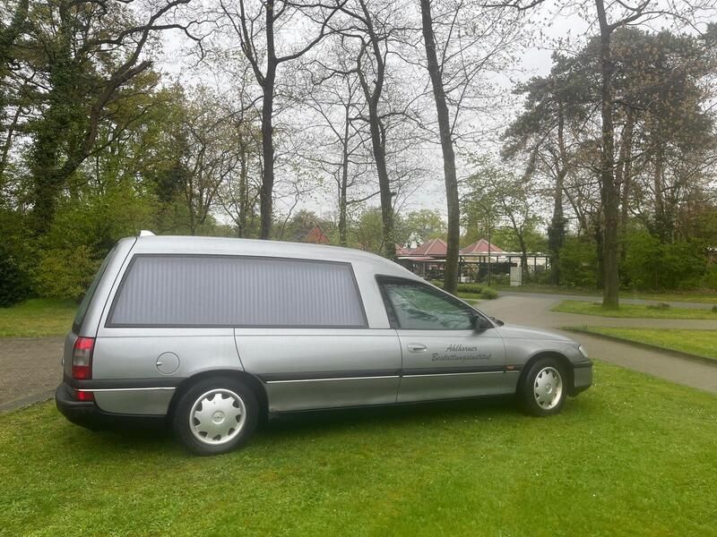 Silber Gebraucht 1999 Opel Omega Kombi | 5.200 € - Bild 1/4