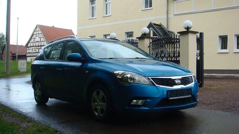 Gebraucht Kia Ceed DREAM-TEAM Edition 116 PS (85 kW) 2011 Blau Kleinwagen