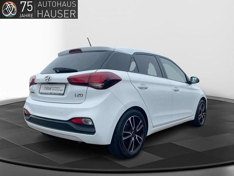Gebraucht Hyundai i20 Trend 101 PS (74 kW) 2018 Weiß Kleinwagen