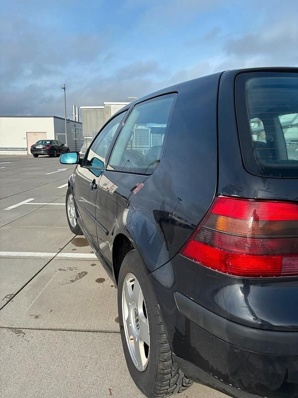 Gebraucht VW Golf IV Edition 75 PS (55 kW) 2001 Schwarz Kleinwagen