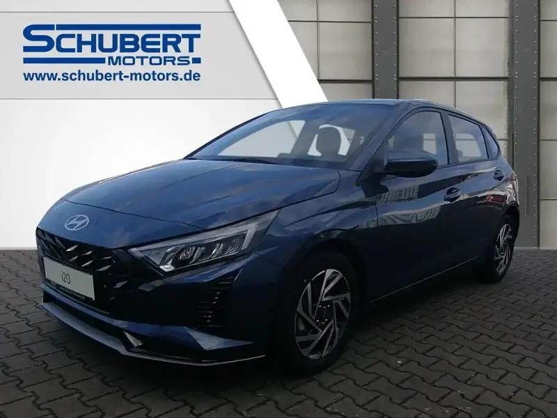 Vibrant blue / mic Gebraucht 2025 Hyundai i20 Trend Kleinwagen | 17.890 € (Superpreis) - Bild 1/1