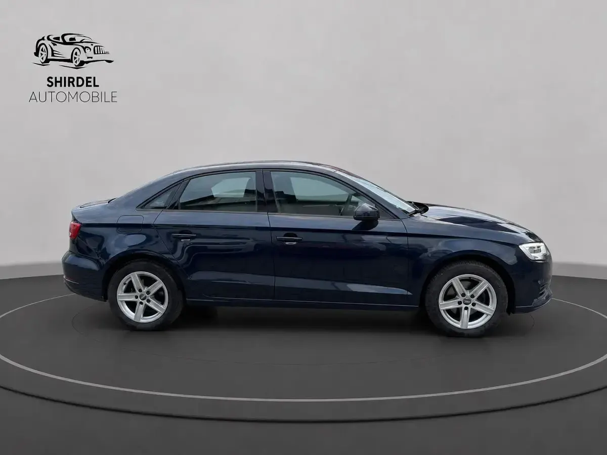 Gebraucht Audi A3 Basis 116 PS (85 kW) 2017 Blau Limousine