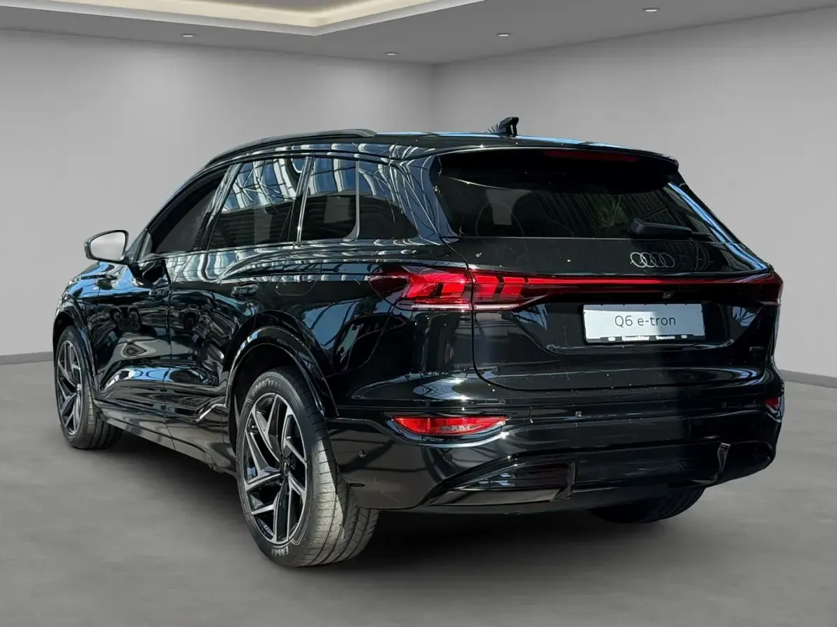 Neu Audi Q6 e-tron Business 314 kW (428 PS) 2026 Schwarz SUV