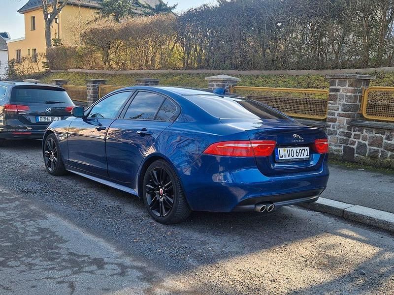 Gebraucht Jaguar XE 179 PS (131 kW) 2016 Blau Limousine