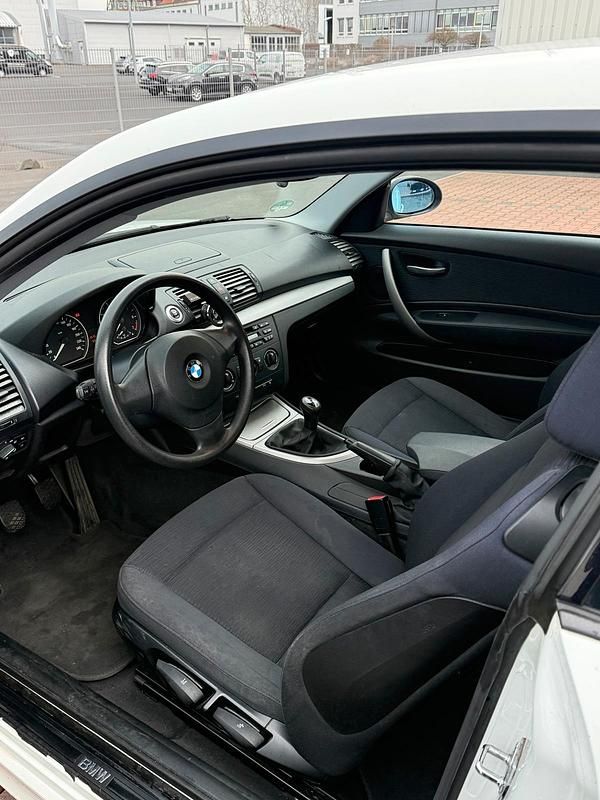Gebraucht BMW 116 122 PS (89 kW) 2007 Weiß Kleinwagen