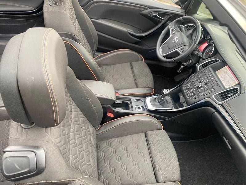 Gebraucht Opel Cascada Innovation 140 PS (102 kW) 2017 Schwarz Cabrio