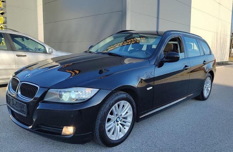Gebraucht BMW 318 143 PS (105 kW) 2012 Schwarz Kombi
