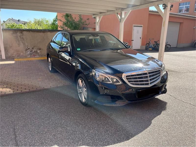 Schwarz Gebraucht 2015 Mercedes E300 Limousine | 14.000 € (Fairer Preis) - Bild 1/4