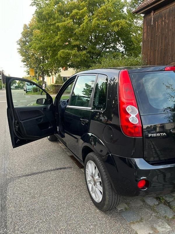 Schwarz Gebraucht 2007 Ford Fiesta Kleinwagen | 700 € (Superpreis) - Bild 1/4