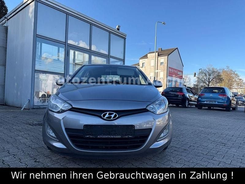 Gebraucht Hyundai i20 86 PS (63 kW) 2014 Grün Kleinwagen