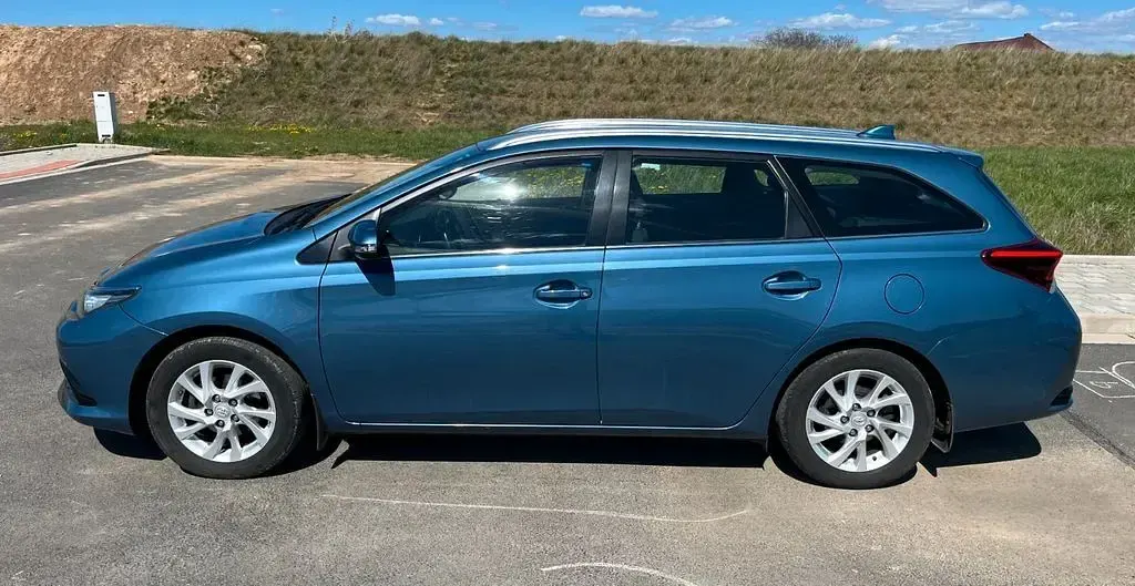 Gebraucht Toyota Auris 132 PS (97 kW) 2019 Blau Kleinwagen
