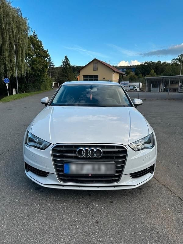 Weiß Gebraucht 2016 Audi A3 Limousine | 11.500 € (Fairer Preis) - Bild 1/4