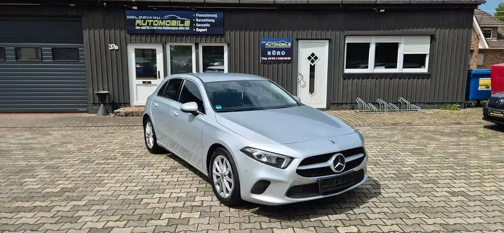 Gebraucht Mercedes A180 116 PS (85 kW) 2022 Silber Limousine