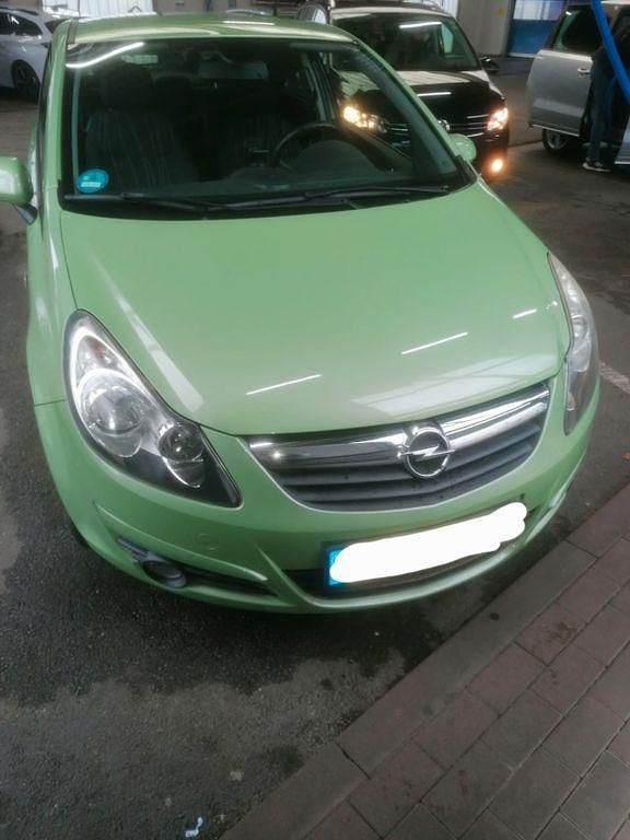 Gebraucht Opel Corsa Selection 69 PS (50 kW) 2010 Grün Kleinwagen
