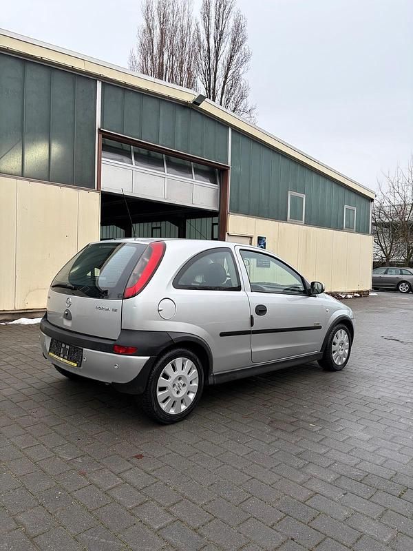 Gebraucht Opel Corsa 75 PS (55 kW) 2001 Silber Kleinwagen