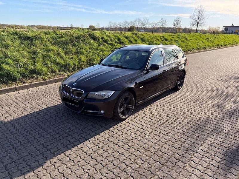 Second-hand BMW 320 184 CP (135 kW) 2011 Negru Break