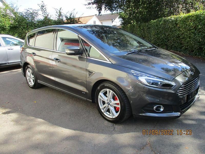 Gebraucht Ford S-MAX Titanium 180 PS (132 kW) 2017 Grau metallic Van / Kleinbus