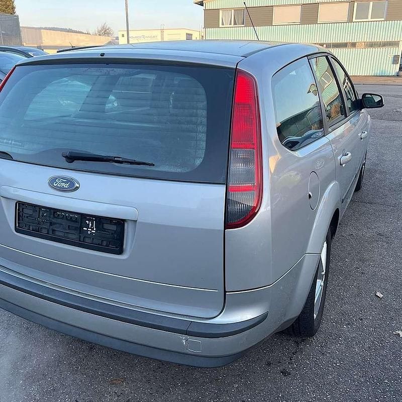 Gebraucht Ford Focus Fun X 125 PS (91 kW) 2007 Polarsilber metallic (metallic) Kombi