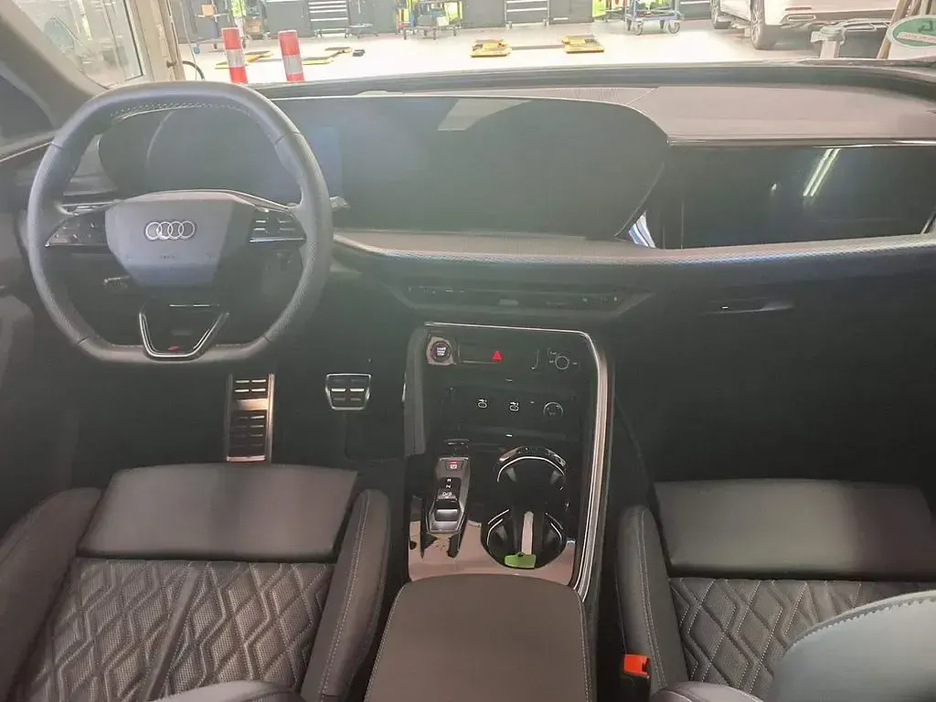 Gebraucht Audi Q5 S-Line 204 PS (150 kW) 2025 Rot SUV